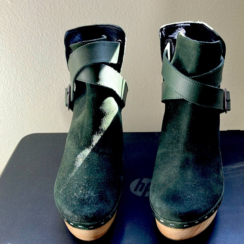 Forest green suede and leather platform clog boots by Free People. Size 38.